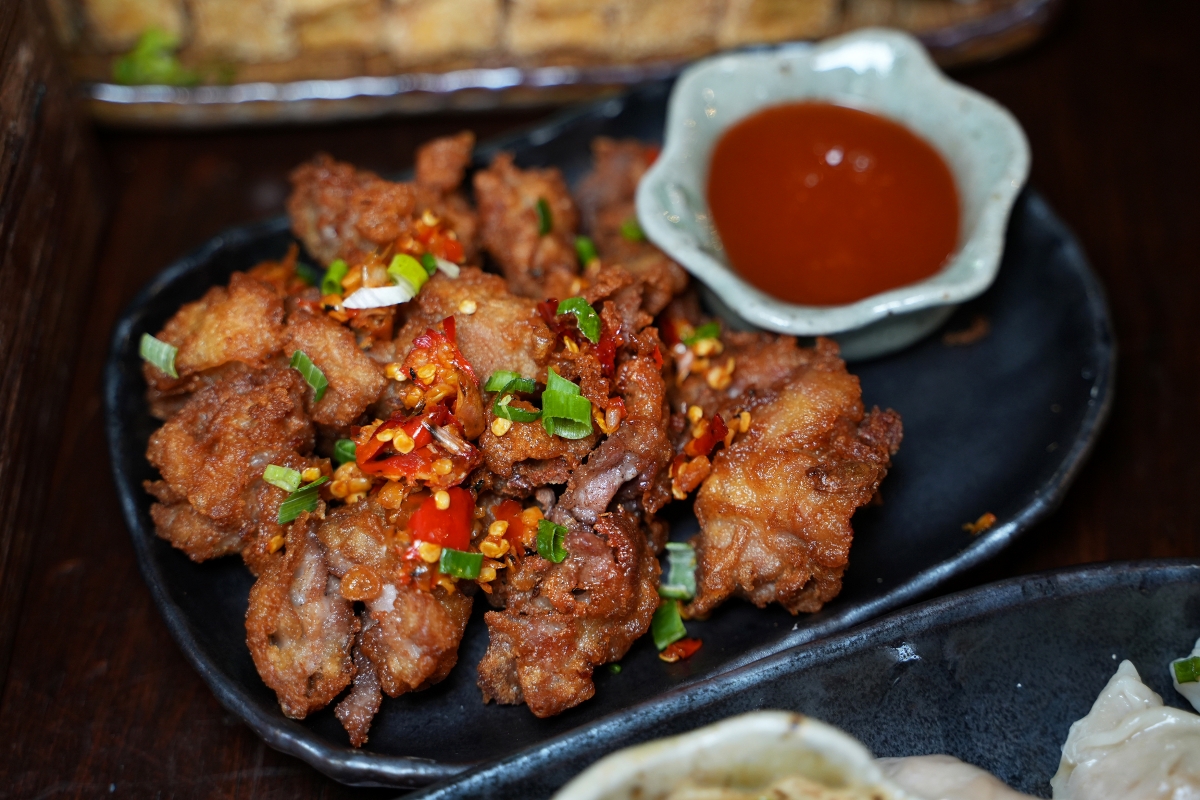 【清邁美食】Khao-Sō-i – 清邁超人氣泰北金麵專賣店,菜單品項多元又有照片可參考,用餐完還可在日式造景的環境拍美照 - 第12張圖