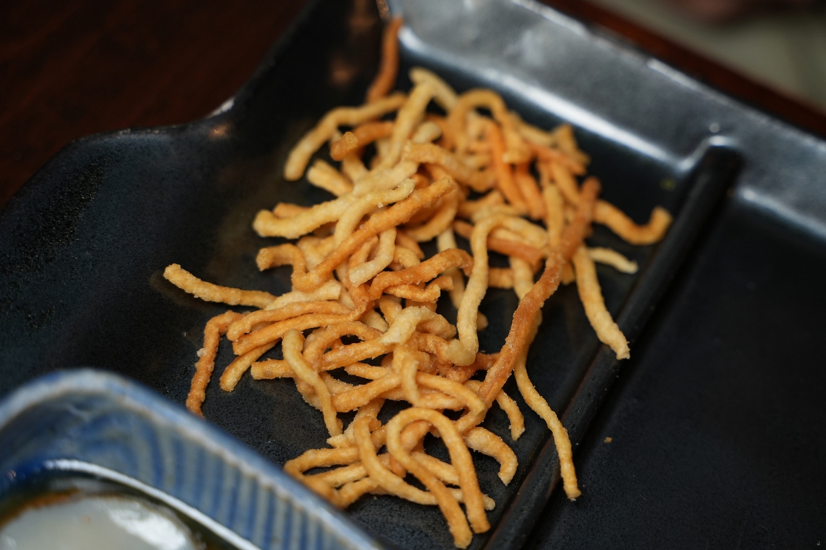 【清邁美食】Khao-Sō-i – 清邁超人氣泰北金麵專賣店,菜單品項多元又有照片可參考,用餐完還可在日式造景的環境拍美照 - 第18張圖