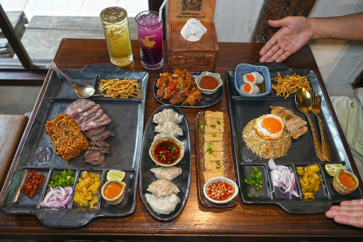 【清邁美食】Khao-Sō-i – 清邁超人氣泰北金麵專賣店,菜單品項多元又有照片可參考,用餐完還可在日式造景的環境拍美照 - 第10張圖