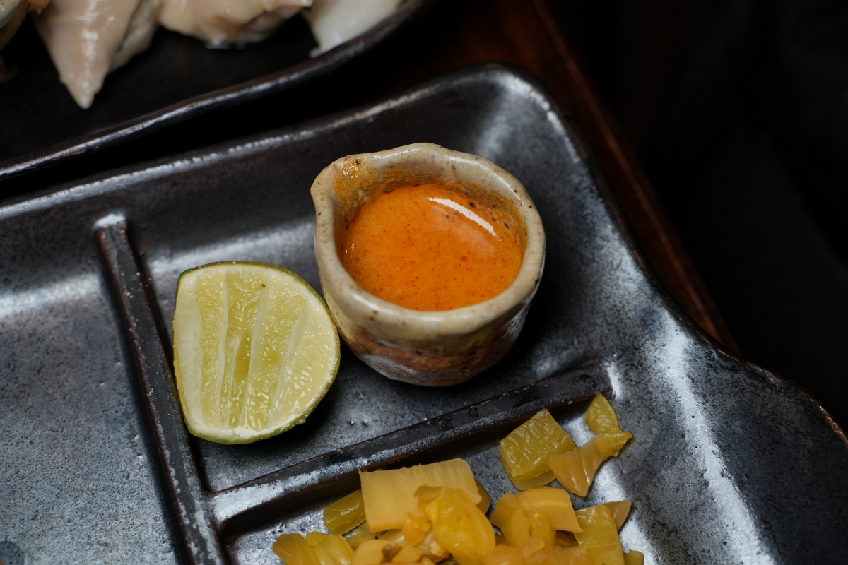 【清邁美食】Khao-Sō-i – 清邁超人氣泰北金麵專賣店,菜單品項多元又有照片可參考,用餐完還可在日式造景的環境拍美照 - 第23張圖