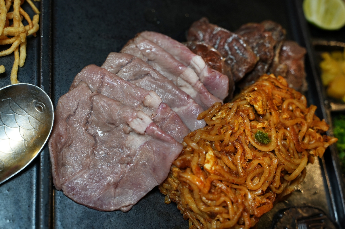 【清邁美食】Khao-Sō-i – 清邁超人氣泰北金麵專賣店,菜單品項多元又有照片可參考,用餐完還可在日式造景的環境拍美照 - 第25張圖