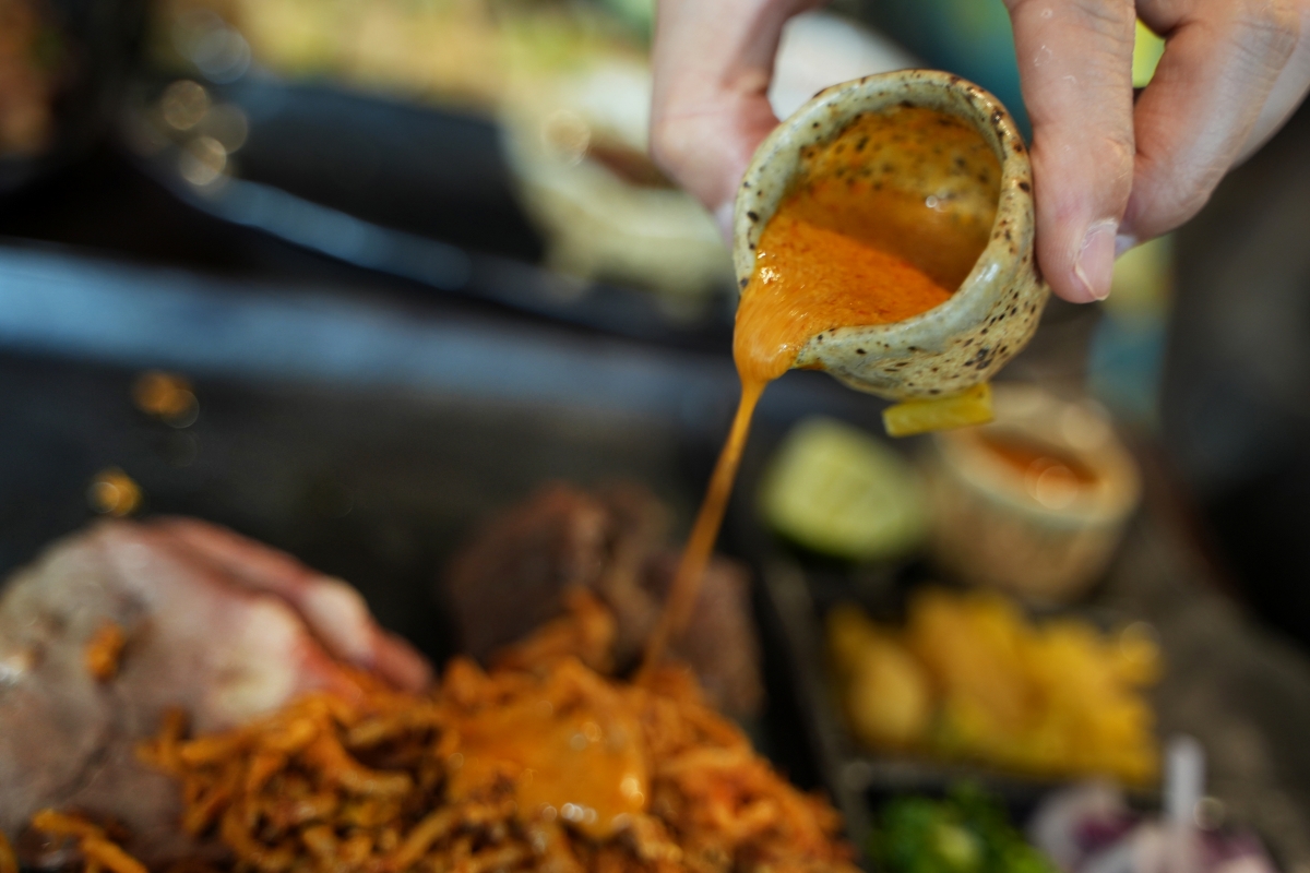 【清邁美食】Khao-Sō-i – 清邁超人氣泰北金麵專賣店,菜單品項多元又有照片可參考,用餐完還可在日式造景的環境拍美照 - 第24張圖