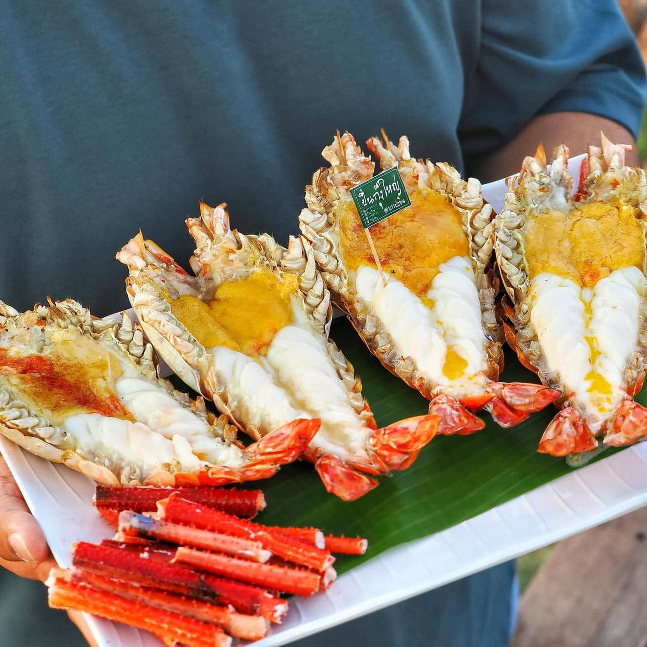 【大城府美食】Big Shrimp Gun – 大城府很接地氣的河畔露天海鮮餐廳，黑胡椒炒河蝦肉多又夠味，還吃得到打拋田雞肉！