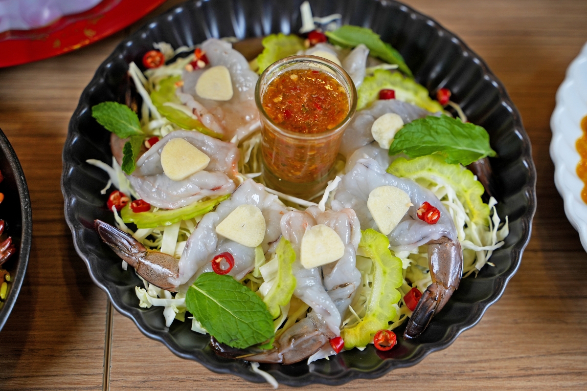 【清邁美食】Mae-Jin 金媽媽泰式料理 – 你們吃過一份要價999泰銖的巨大蟹肉歐姆蛋嗎!?還有料多味美的豪華火山媽媽麵這裡也吃得到~ - 第13張圖 【清邁美食】Mae-Jin 金媽媽泰式料理 – 你們吃過一份要價999泰銖的巨大蟹肉歐姆蛋嗎!?還有料多味美的豪華火山媽媽麵這裡也吃得到~