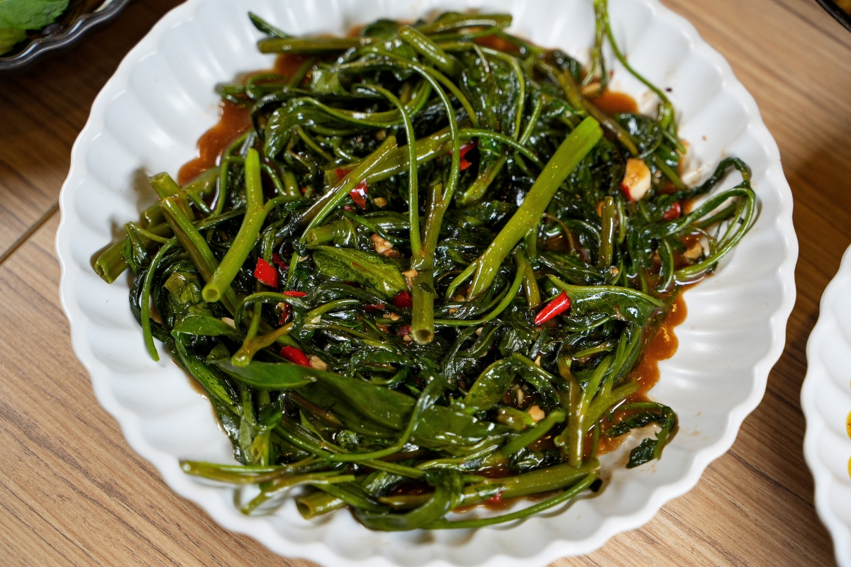 【清邁美食】Mae-Jin 金媽媽泰式料理 – 你們吃過一份要價999泰銖的巨大蟹肉歐姆蛋嗎!?還有料多味美的豪華火山媽媽麵這裡也吃得到~ - 第16張圖 【清邁美食】Mae-Jin 金媽媽泰式料理 – 你們吃過一份要價999泰銖的巨大蟹肉歐姆蛋嗎!?還有料多味美的豪華火山媽媽麵這裡也吃得到~