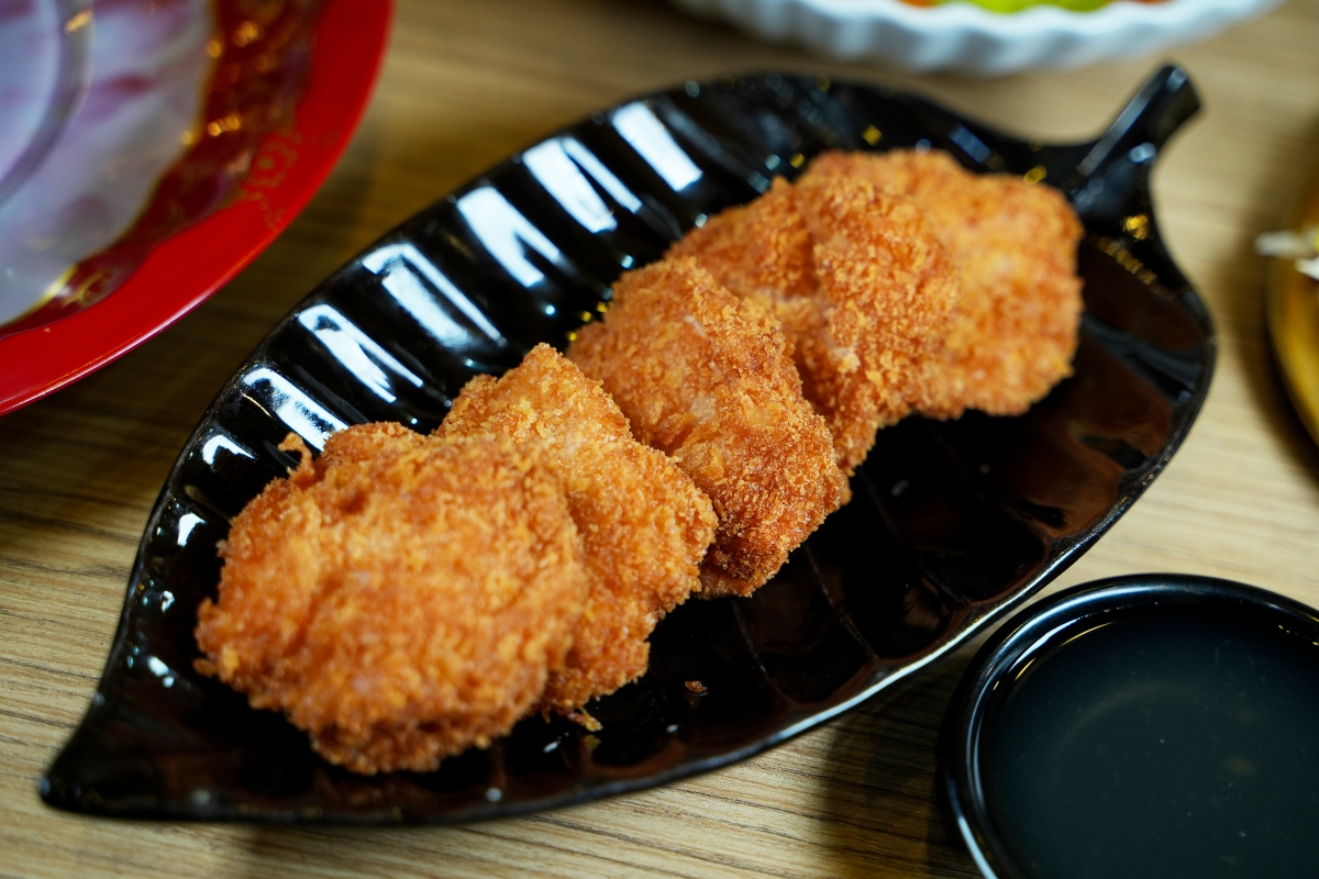 【清邁美食】Mae-Jin 金媽媽泰式料理 – 你們吃過一份要價999泰銖的巨大蟹肉歐姆蛋嗎!?還有料多味美的豪華火山媽媽麵這裡也吃得到~ - 第18張圖 【清邁美食】Mae-Jin 金媽媽泰式料理 – 你們吃過一份要價999泰銖的巨大蟹肉歐姆蛋嗎!?還有料多味美的豪華火山媽媽麵這裡也吃得到~