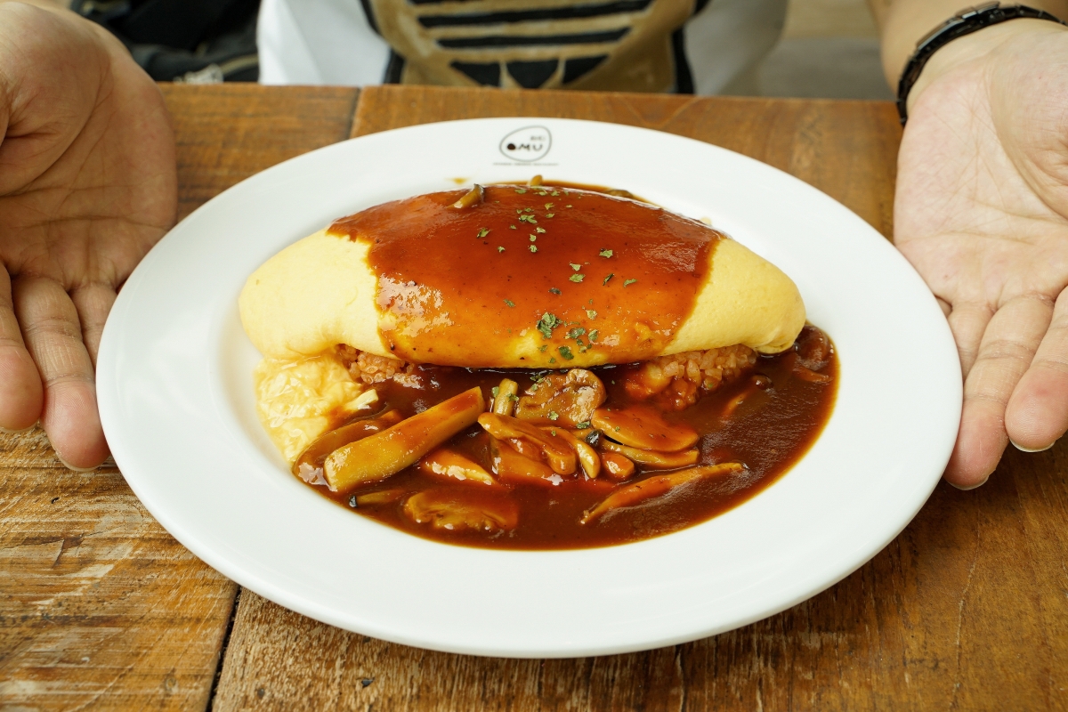 【曼谷美食】OMU Bangkok – 品項高達五十種以上的歐姆蛋包飯專門店!多蜜醬、蕃茄醬、咖哩醬、奶油白醬、和風醬和各種創意口味應有盡有 - 第23張圖 【曼谷美食】OMU Bangkok – 品項高達五十種以上的歐姆蛋包飯專門店!多蜜醬、蕃茄醬、咖哩醬、奶油白醬、和風醬和各種創意口味應有盡有