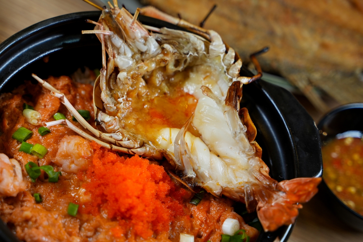 【清邁美食】Mae-Jin 金媽媽泰式料理 – 你們吃過一份要價999泰銖的巨大蟹肉歐姆蛋嗎!?還有料多味美的豪華火山媽媽麵這裡也吃得到~ - 第23張圖 【清邁美食】Mae-Jin 金媽媽泰式料理 – 你們吃過一份要價999泰銖的巨大蟹肉歐姆蛋嗎!?還有料多味美的豪華火山媽媽麵這裡也吃得到~