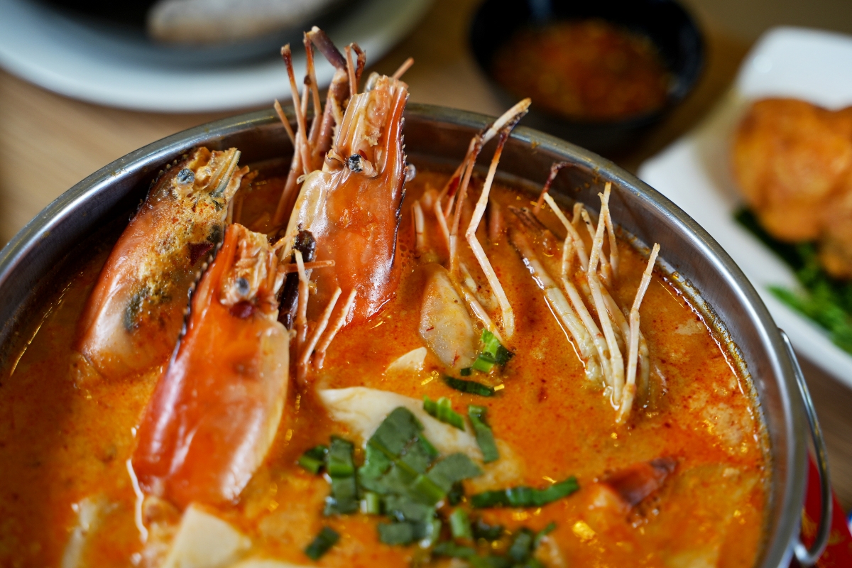 【清邁美食】Mae-Jin 金媽媽泰式料理 – 你們吃過一份要價999泰銖的巨大蟹肉歐姆蛋嗎!?還有料多味美的豪華火山媽媽麵這裡也吃得到~ - 第30張圖 【清邁美食】Mae-Jin 金媽媽泰式料理 – 你們吃過一份要價999泰銖的巨大蟹肉歐姆蛋嗎!?還有料多味美的豪華火山媽媽麵這裡也吃得到~