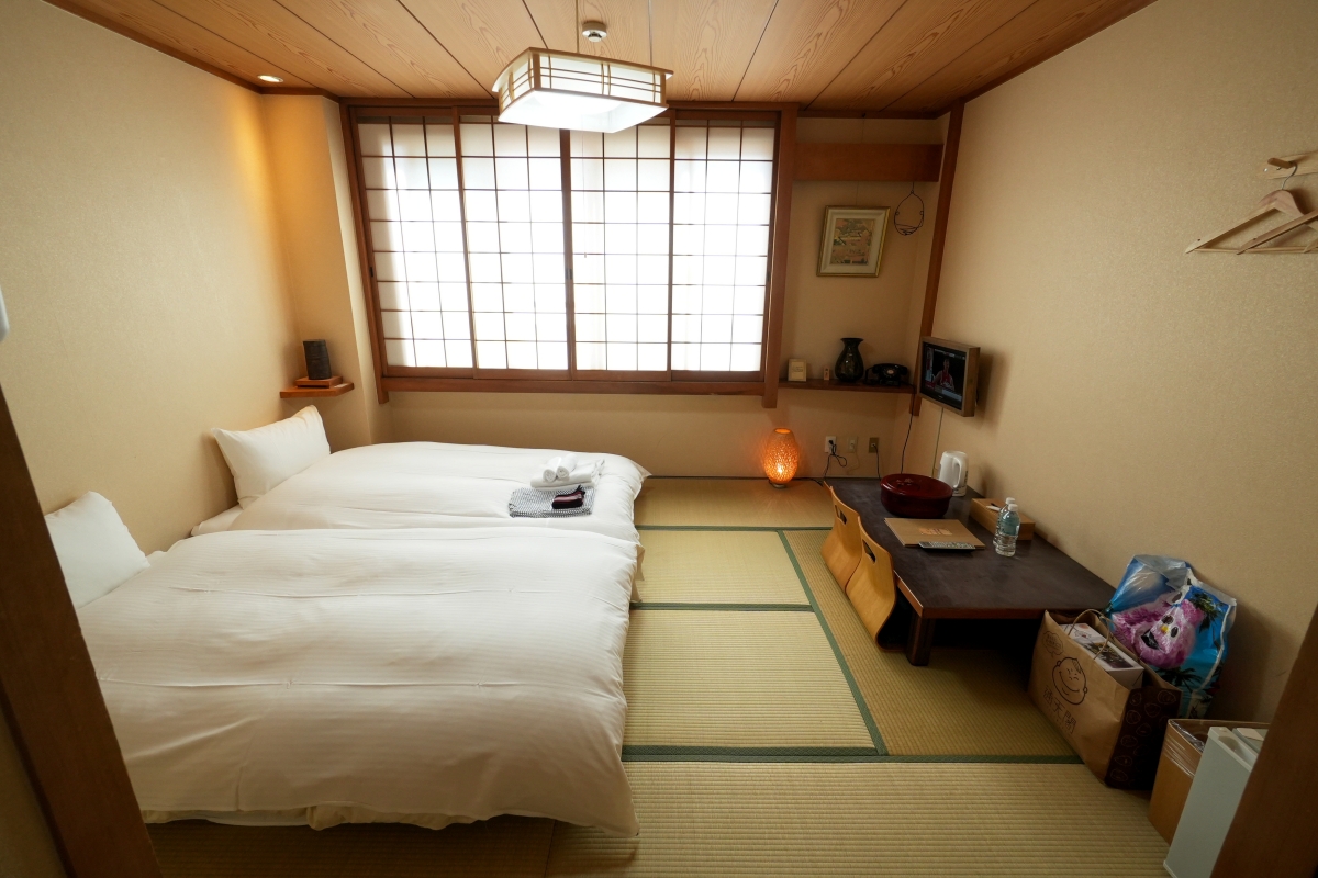 【奈良住宿】奈良旅館 東鹿庭 – 奈良知名景點猿澤池附近的平價溫泉旅宿，榻榻米和式房型很溫馨，每房每日可包場40分鐘公共溫泉浴場