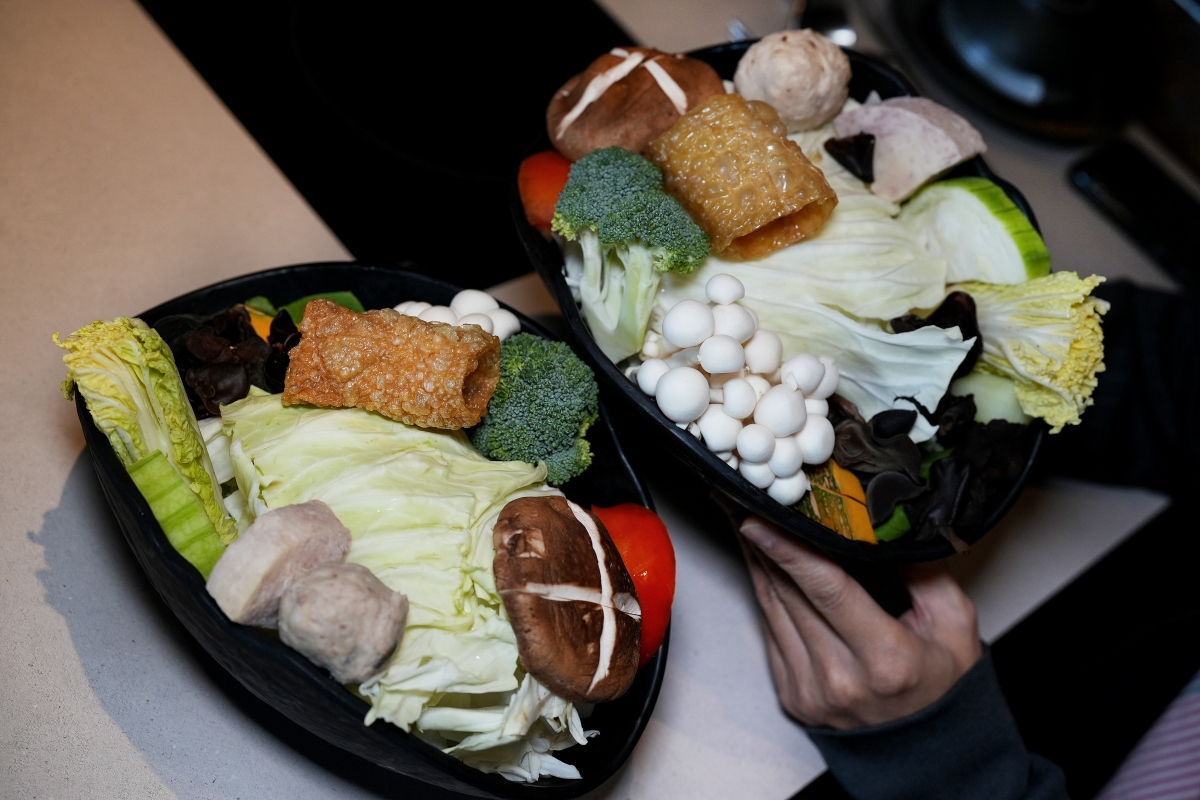【桃園美食】派大鮮精緻鍋物 – 不用400元就可以享受到超有氛圍感的鍋物！業者直接為了鍋物開了一間水產公司，和牛、龍蝦應有盡有