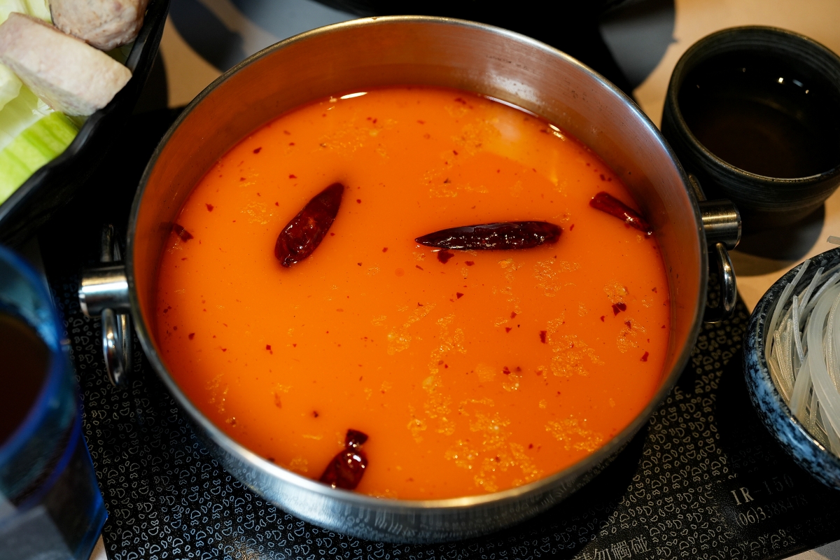 【桃園美食】派大鮮精緻鍋物 – 不用400元就可以享受到超有氛圍感的鍋物！業者直接為了鍋物開了一間水產公司，和牛、龍蝦應有盡有
