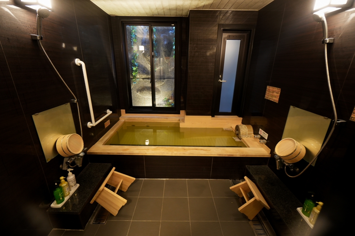 【奈良住宿】奈良旅館 東鹿庭 – 奈良知名景點猿澤池附近的平價溫泉旅宿，榻榻米和式房型很溫馨，每房每日可包場40分鐘公共溫泉浴場