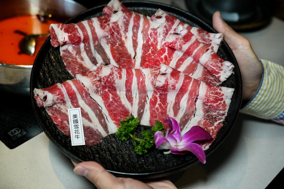 【桃園美食】派大鮮精緻鍋物 – 不用400元就可以享受到超有氛圍感的鍋物！業者直接為了鍋物開了一間水產公司，和牛、龍蝦應有盡有