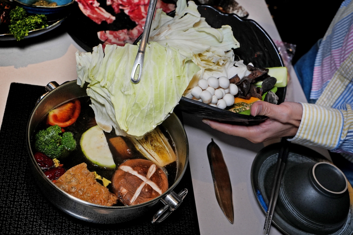 【桃園美食】派大鮮精緻鍋物 – 不用400元就可以享受到超有氛圍感的鍋物！業者直接為了鍋物開了一間水產公司，和牛、龍蝦應有盡有