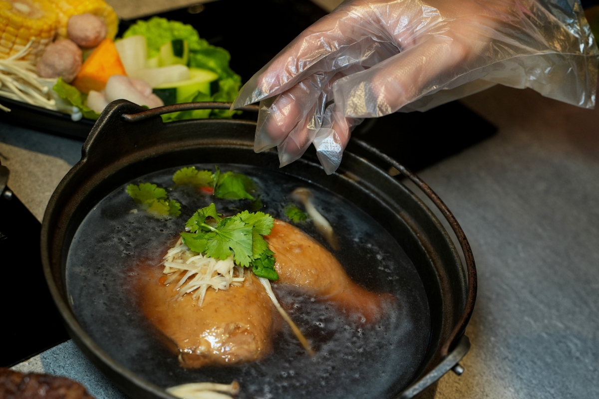 【西門町美食】狂一鍋 – 新台式火鍋第 1 品牌！全台全天候不限時火鍋 / 「超值狂享鍋」299 元起 / 蔬食自助吧吃到飽