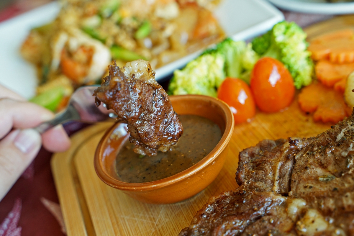 【普吉島美食】Pan Yaah Seaview Cafe Restaurant & Bar – 普吉島卡圖區海景餐廳，聽著海浪聲一面看夕陽一面大啖美味料理好幸福！