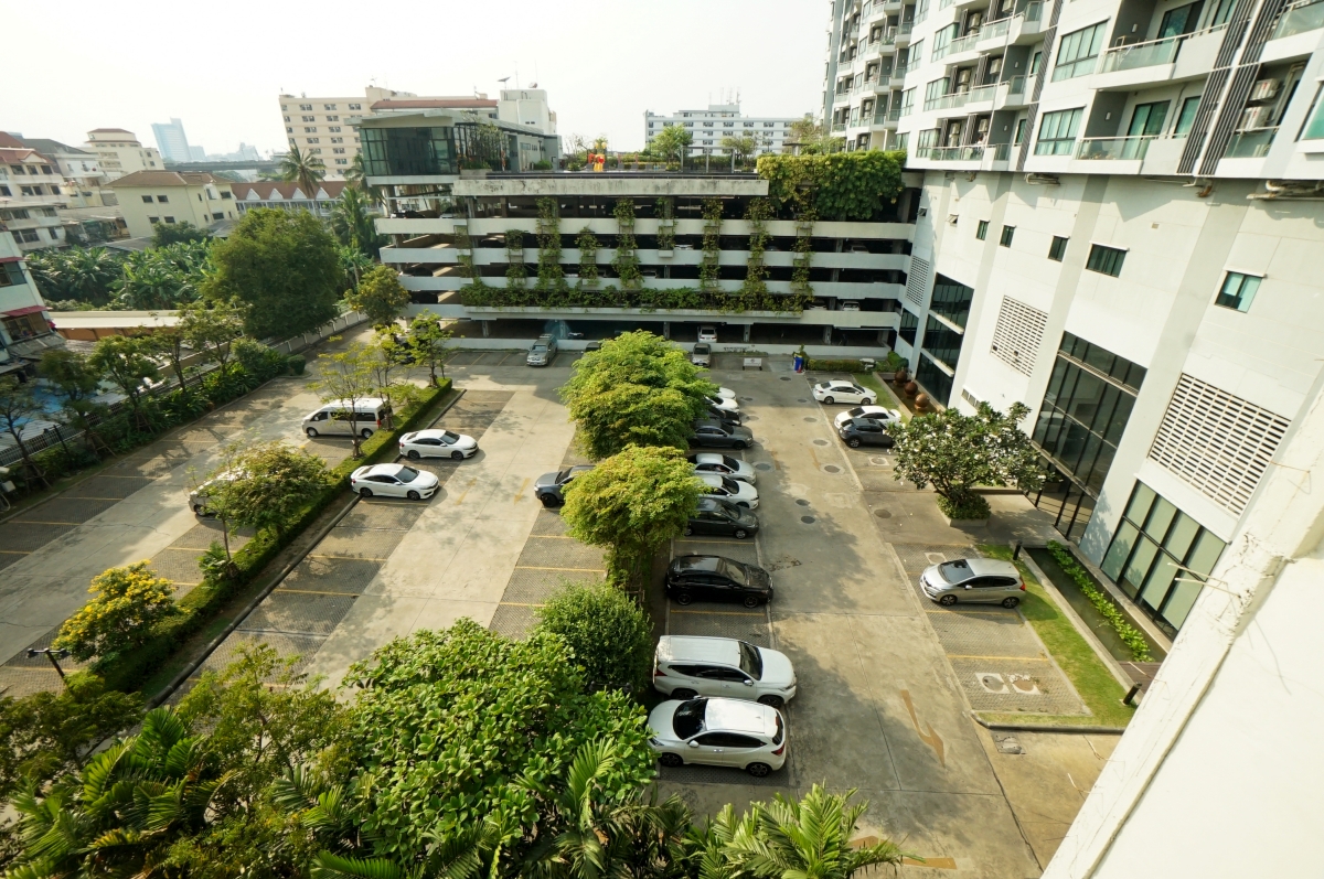 【曼谷住宿】STAY PLUS Hotel Bangkok – 曼谷高CP值旅宿推薦，距離熱鬧的暹羅站只有6分鐘車程，大推前後有雙陽台的大坪數套房！