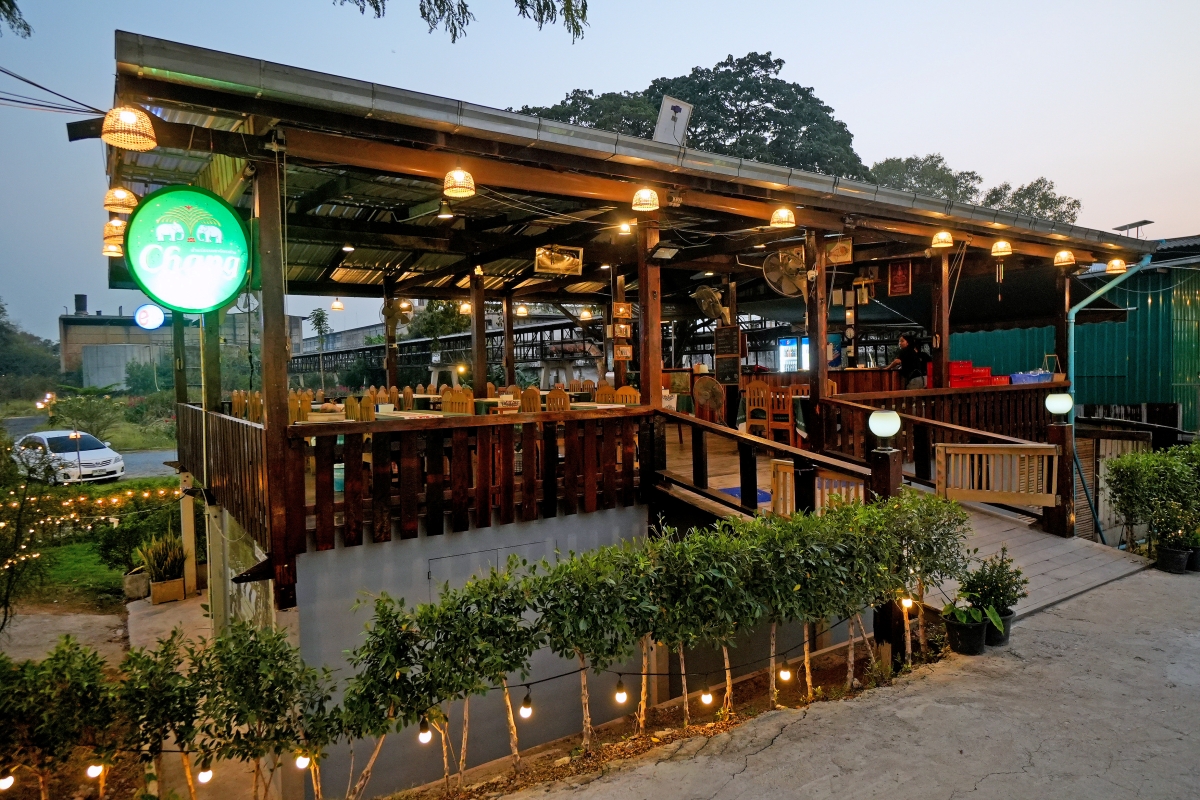 【大城府美食】Big Shrimp Gun – 大城府很接地氣的河畔露天海鮮餐廳，黑胡椒炒河蝦肉多又夠味，還吃得到打拋田雞肉！