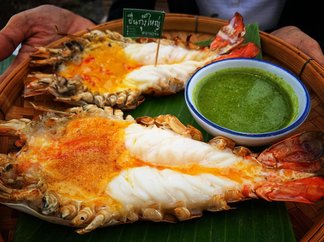 【大城府美食】Big Shrimp Gun – 大城府很接地氣的河畔露天海鮮餐廳，黑胡椒炒河蝦肉多又夠味，還吃得到打拋田雞肉！