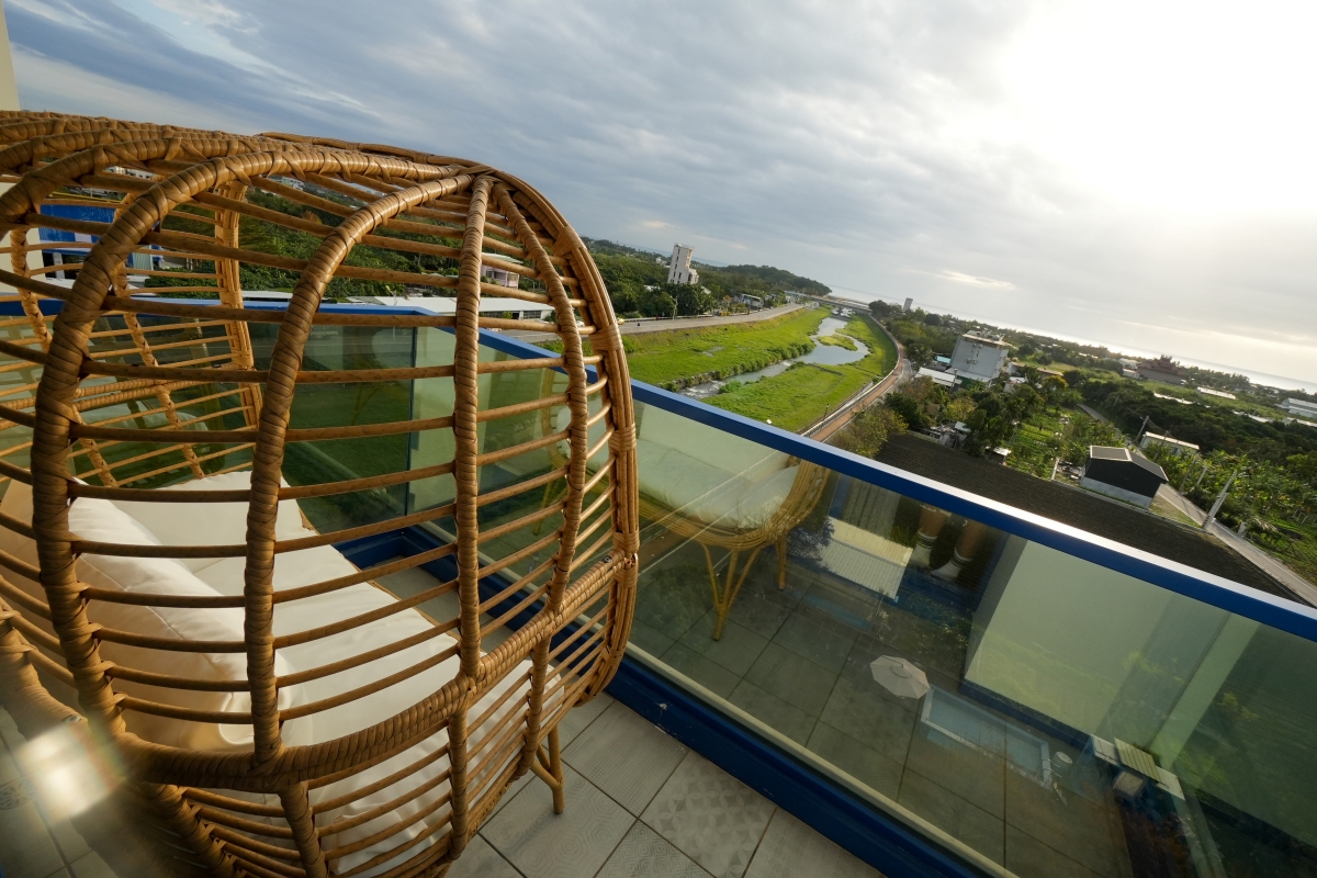 【花蓮住宿】波西米亞民宿 – 河景與海景都盡收眼底的景觀民宿，有220坪私人花園、戲水池、魚池，鄰近東大門夜市與南濱、北濱公園