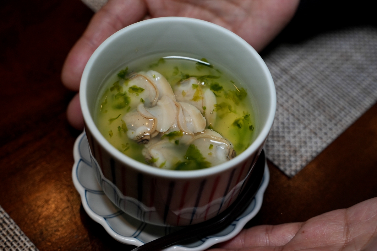 【桃園美食】本壽司無菜單料理 – 在地老饕們大推的日式無菜單料理餐廳，食材嚴選、手法細膩，是慶生、約會、聚餐的好選擇！