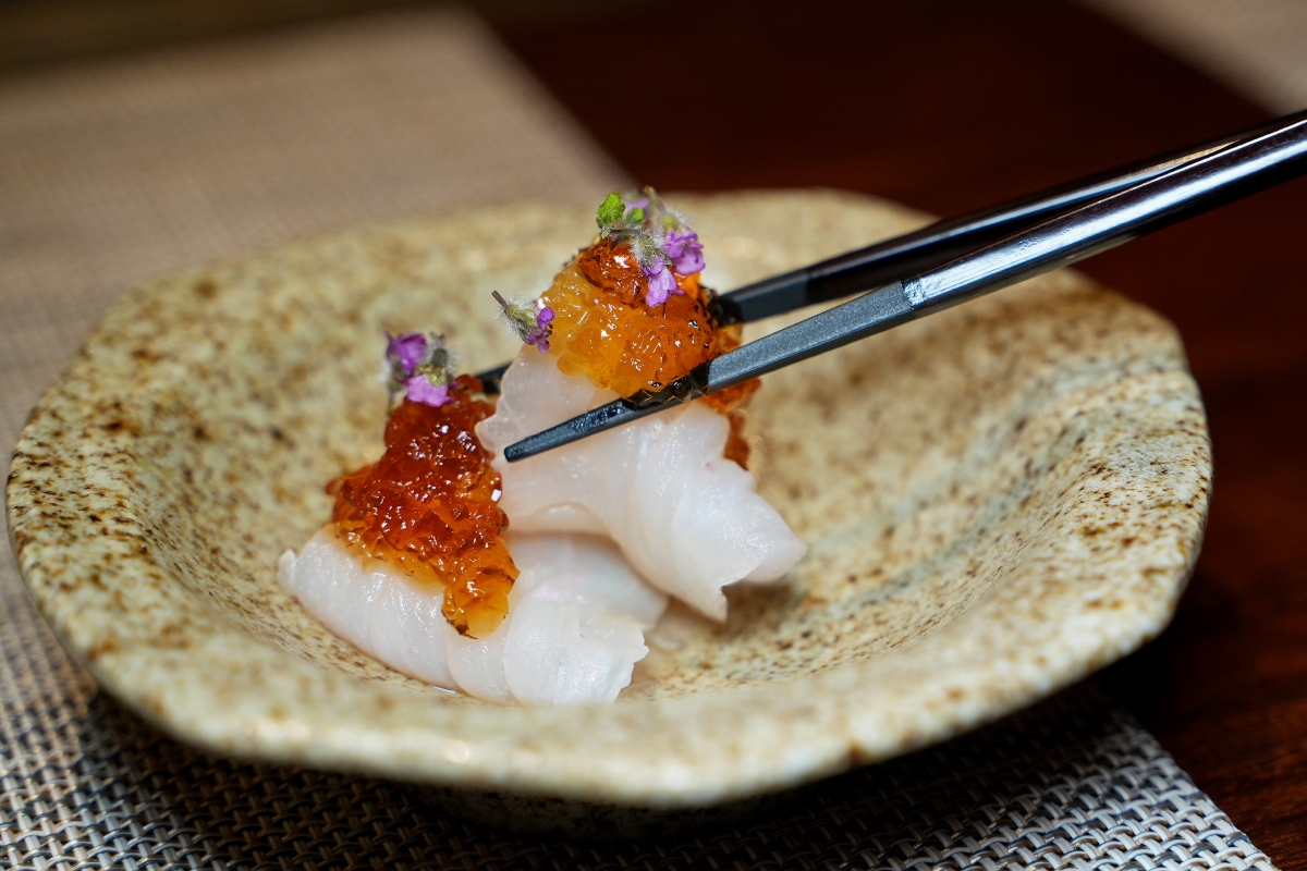 【桃園美食】本壽司無菜單料理 – 在地老饕們大推的日式無菜單料理餐廳，食材嚴選、手法細膩，是慶生、約會、聚餐的好選擇！