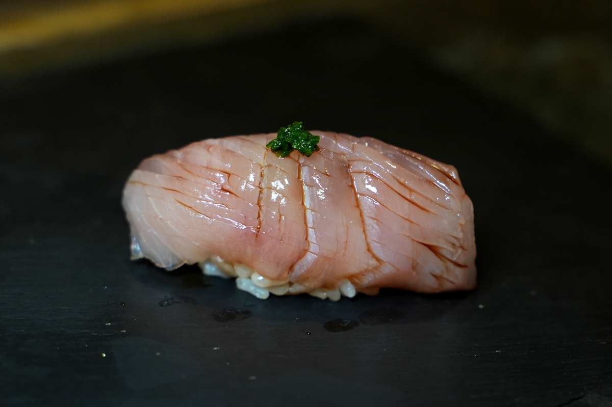 【桃園美食】本壽司無菜單料理 – 在地老饕們大推的日式無菜單料理餐廳，食材嚴選、手法細膩，是慶生、約會、聚餐的好選擇！