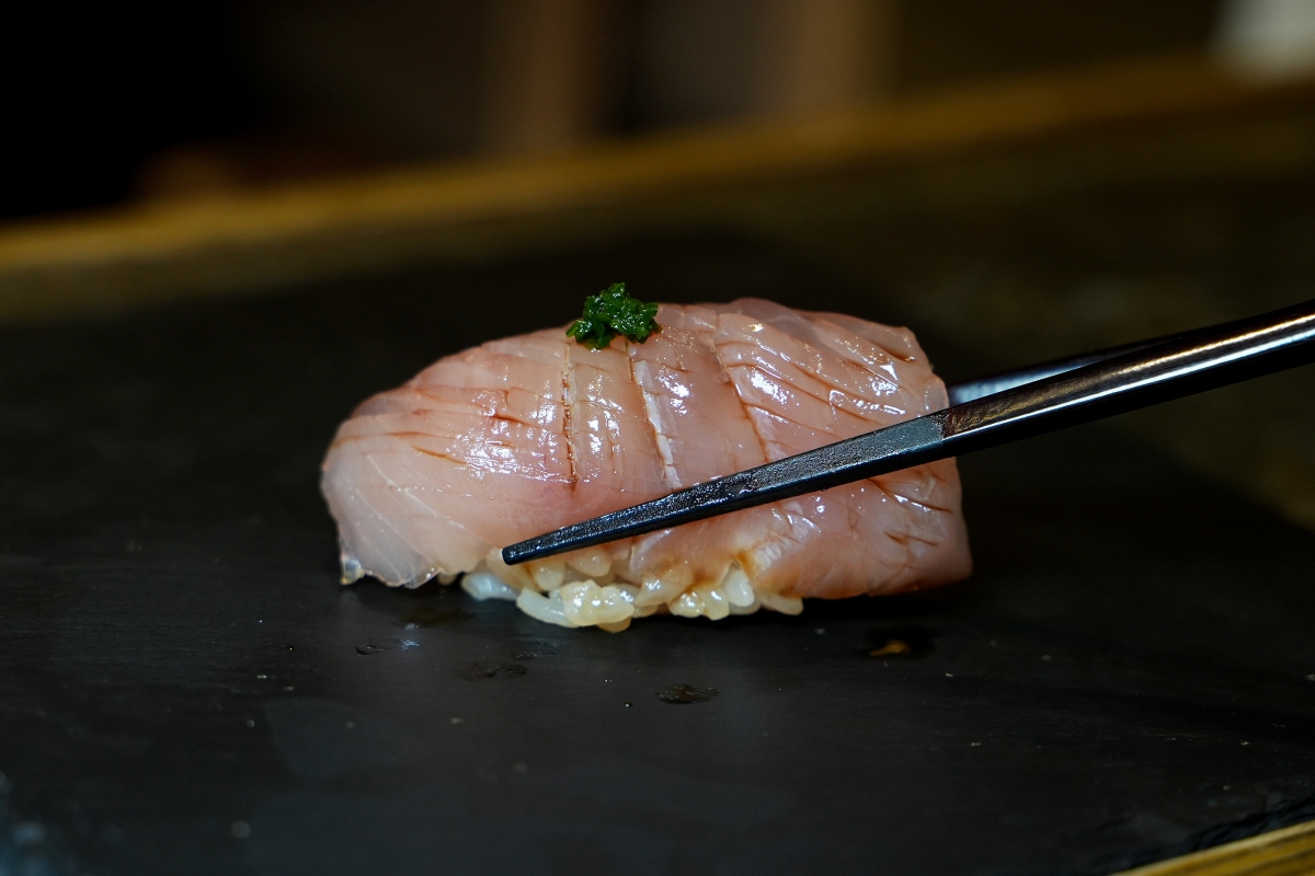 【桃園美食】本壽司無菜單料理 – 在地老饕們大推的日式無菜單料理餐廳，食材嚴選、手法細膩，是慶生、約會、聚餐的好選擇！