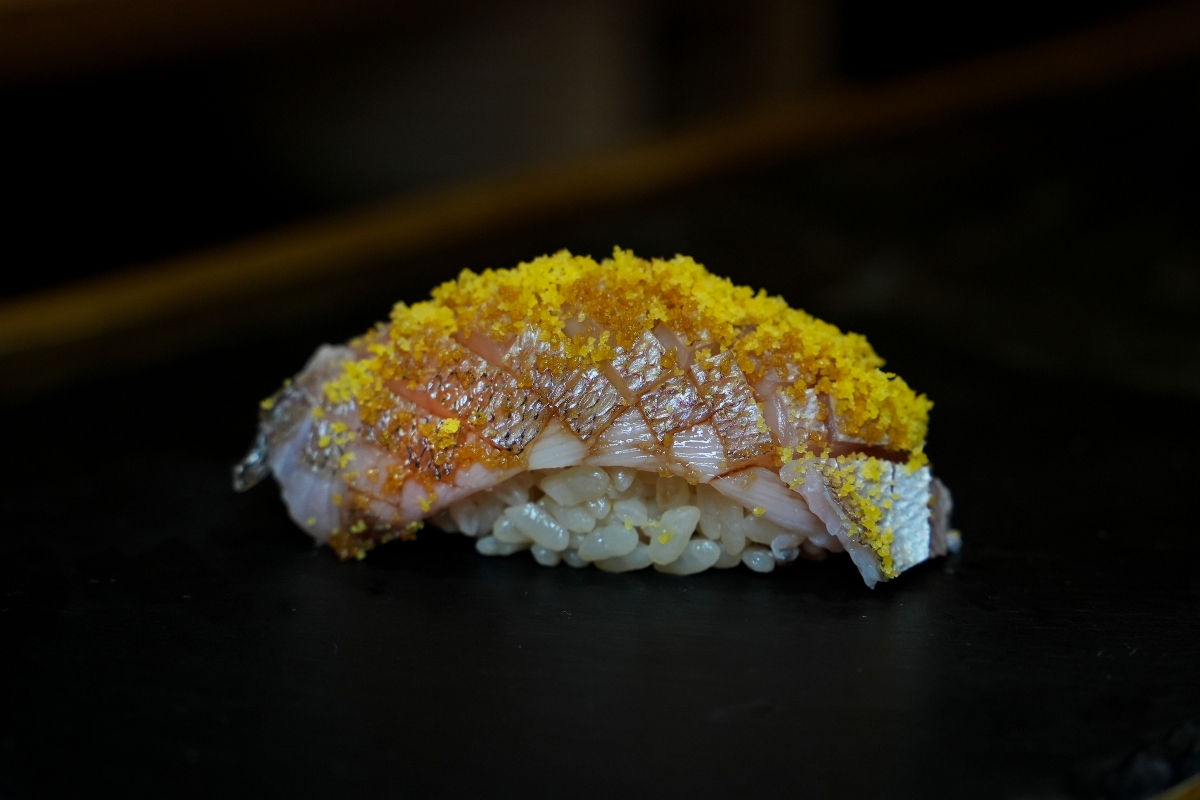 【桃園美食】本壽司無菜單料理 – 在地老饕們大推的日式無菜單料理餐廳，食材嚴選、手法細膩，是慶生、約會、聚餐的好選擇！