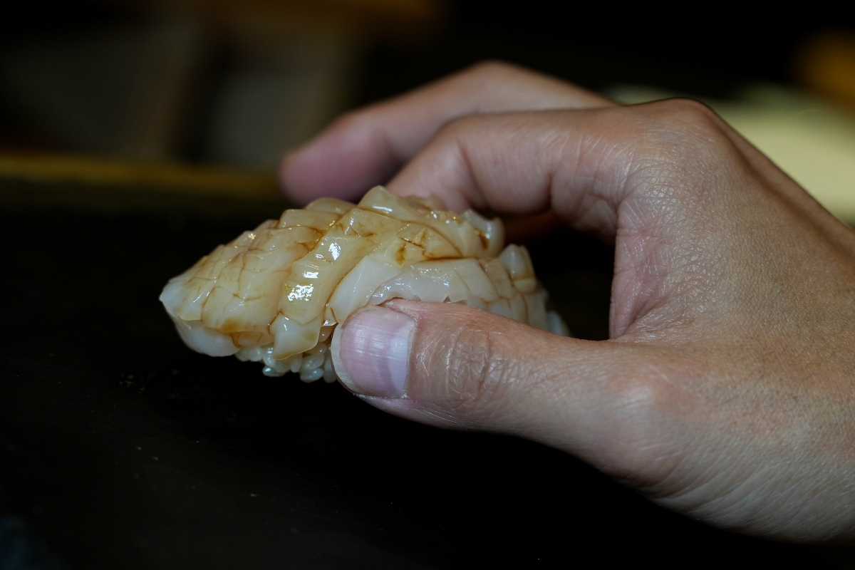 【桃園美食】本壽司無菜單料理 – 在地老饕們大推的日式無菜單料理餐廳，食材嚴選、手法細膩，是慶生、約會、聚餐的好選擇！