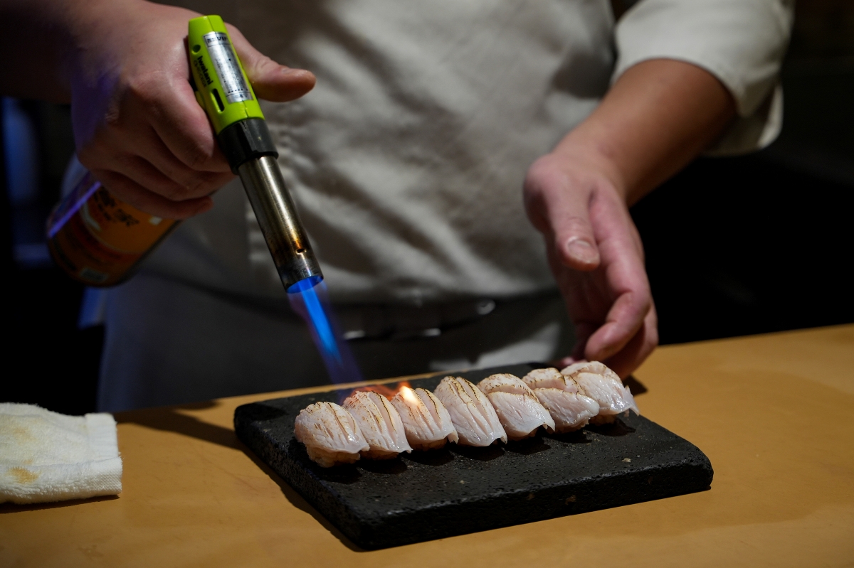 【桃園美食】本壽司無菜單料理 – 在地老饕們大推的日式無菜單料理餐廳，食材嚴選、手法細膩，是慶生、約會、聚餐的好選擇！