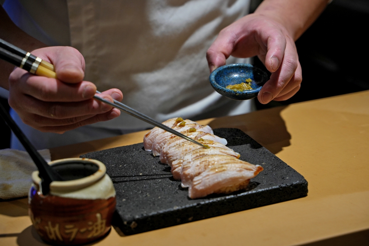 【桃園美食】本壽司無菜單料理 – 在地老饕們大推的日式無菜單料理餐廳，食材嚴選、手法細膩，是慶生、約會、聚餐的好選擇！