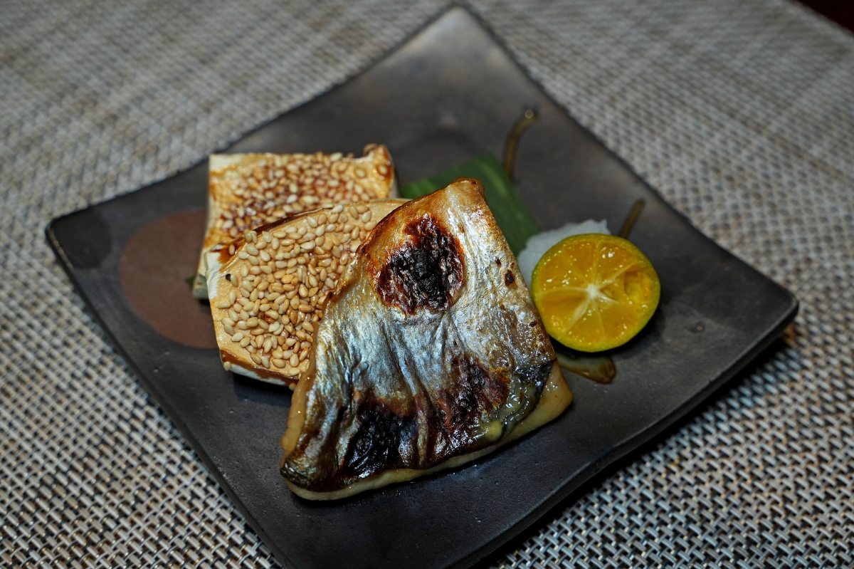 【桃園美食】本壽司無菜單料理 – 在地老饕們大推的日式無菜單料理餐廳，食材嚴選、手法細膩，是慶生、約會、聚餐的好選擇！