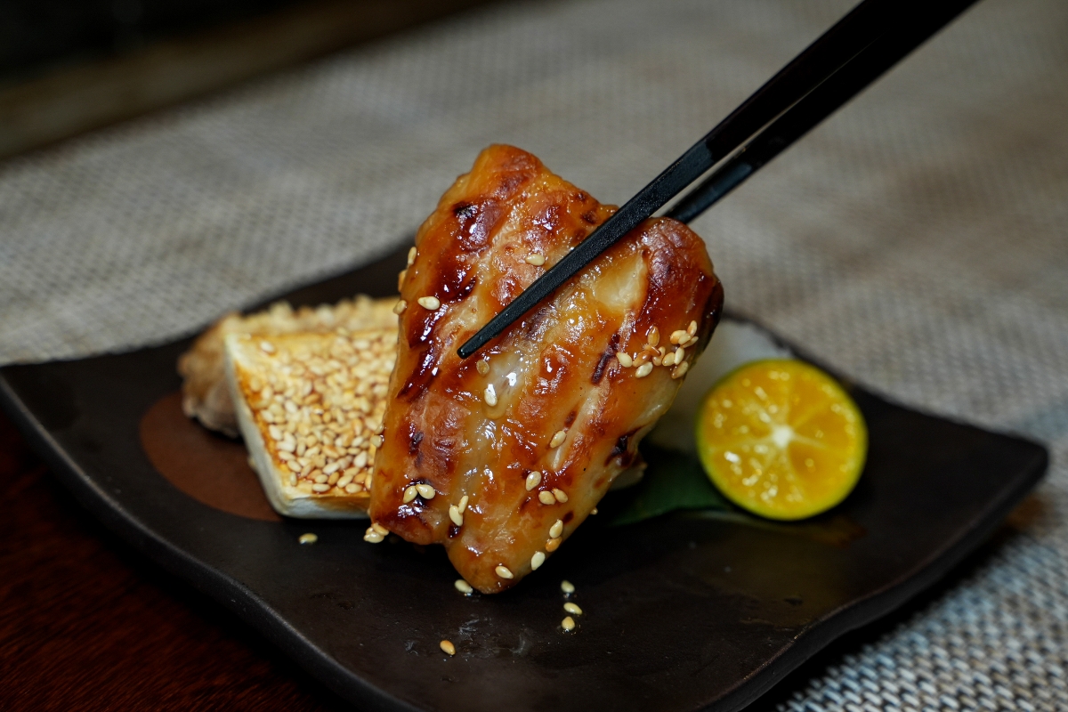 【桃園美食】本壽司無菜單料理 – 在地老饕們大推的日式無菜單料理餐廳，食材嚴選、手法細膩，是慶生、約會、聚餐的好選擇！