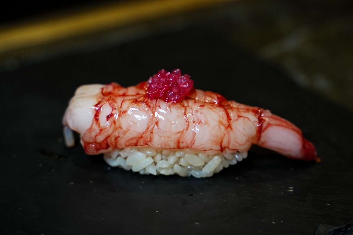 【桃園美食】本壽司無菜單料理 – 在地老饕們大推的日式無菜單料理餐廳，食材嚴選、手法細膩，是慶生、約會、聚餐的好選擇！