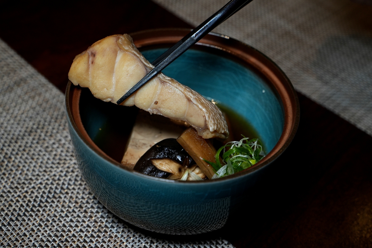 【桃園美食】本壽司無菜單料理 – 在地老饕們大推的日式無菜單料理餐廳，食材嚴選、手法細膩，是慶生、約會、聚餐的好選擇！