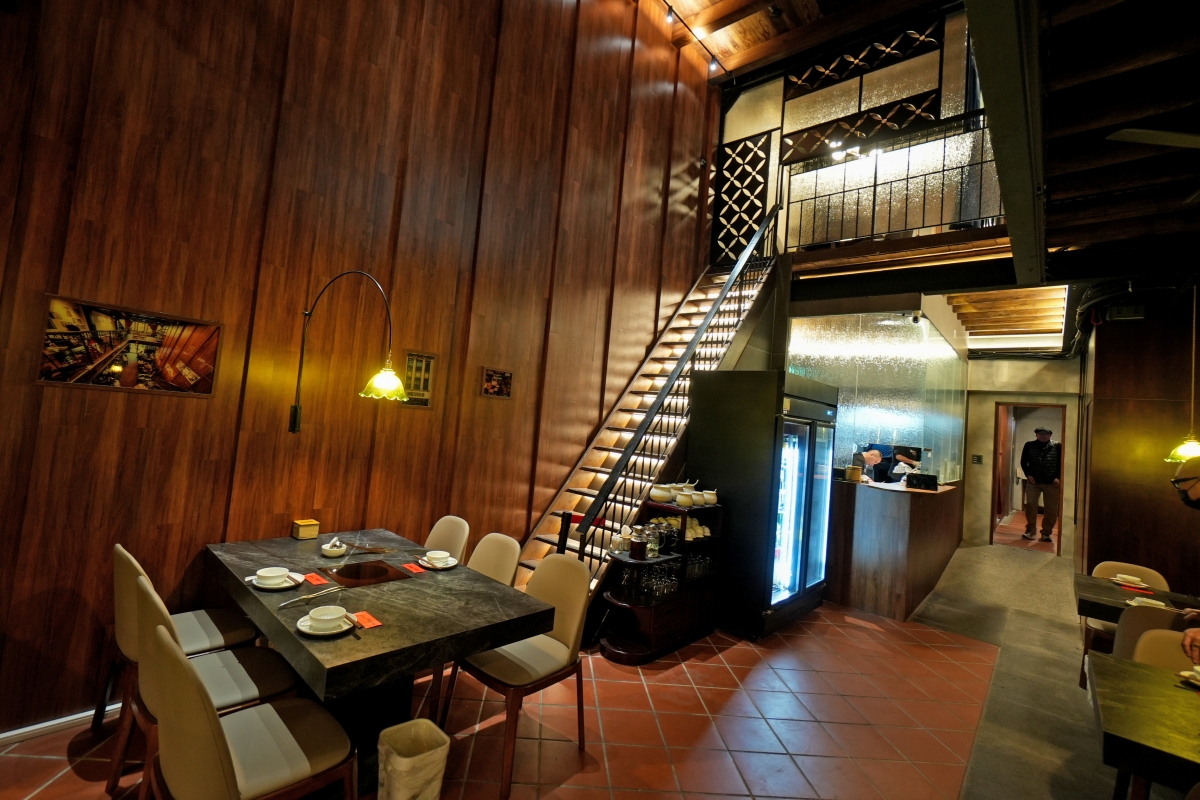 【大稻埕美食】老撈麻辣鍋 x 順天外科醫院・大稻埕店 – 連AI教父黃仁勳都二度光顧的神級麻辣鍋分店新開幕！快來大啖鍋物、拍網美照吧～