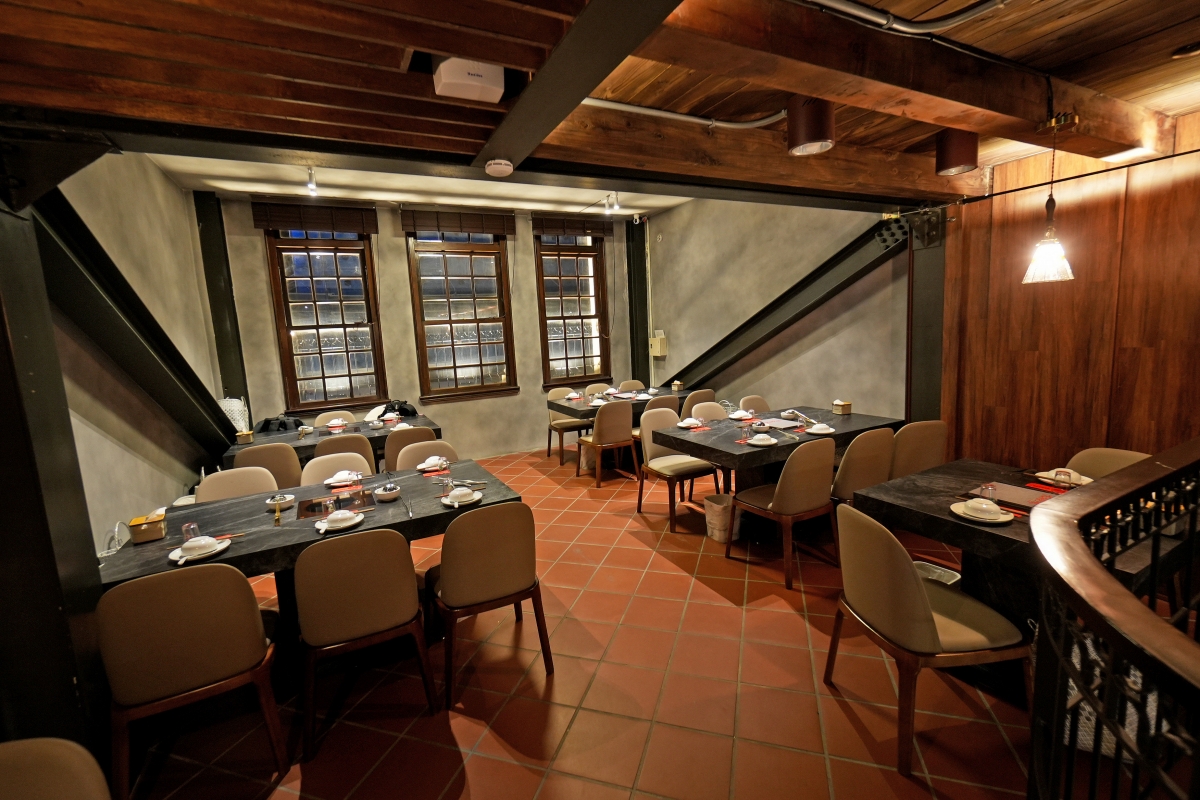 【大稻埕美食】老撈麻辣鍋 x 順天外科醫院・大稻埕店 – 連AI教父黃仁勳都二度光顧的神級麻辣鍋分店新開幕！快來大啖鍋物、拍網美照吧～