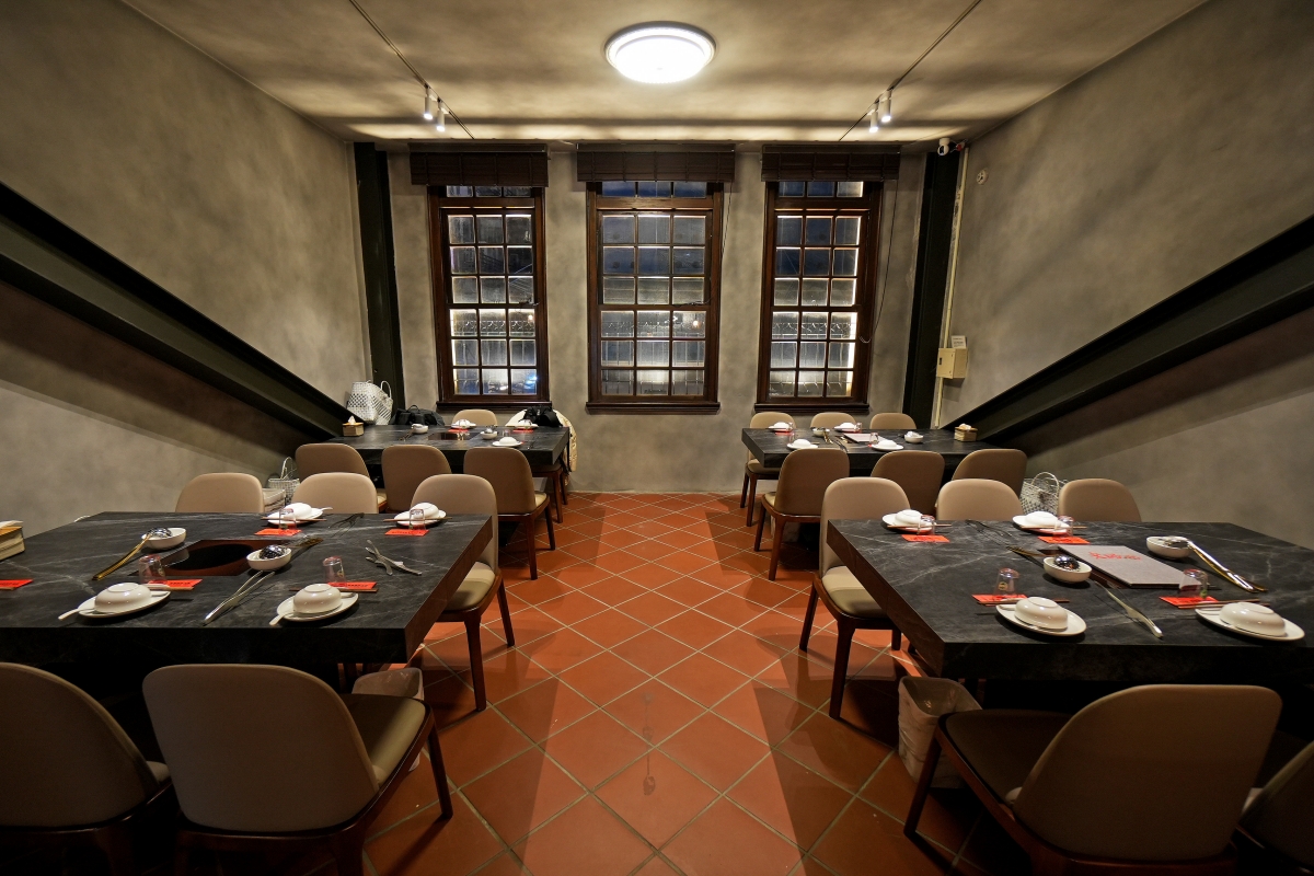 【大稻埕美食】老撈麻辣鍋 x 順天外科醫院・大稻埕店 – 連AI教父黃仁勳都二度光顧的神級麻辣鍋分店新開幕！快來大啖鍋物、拍網美照吧～