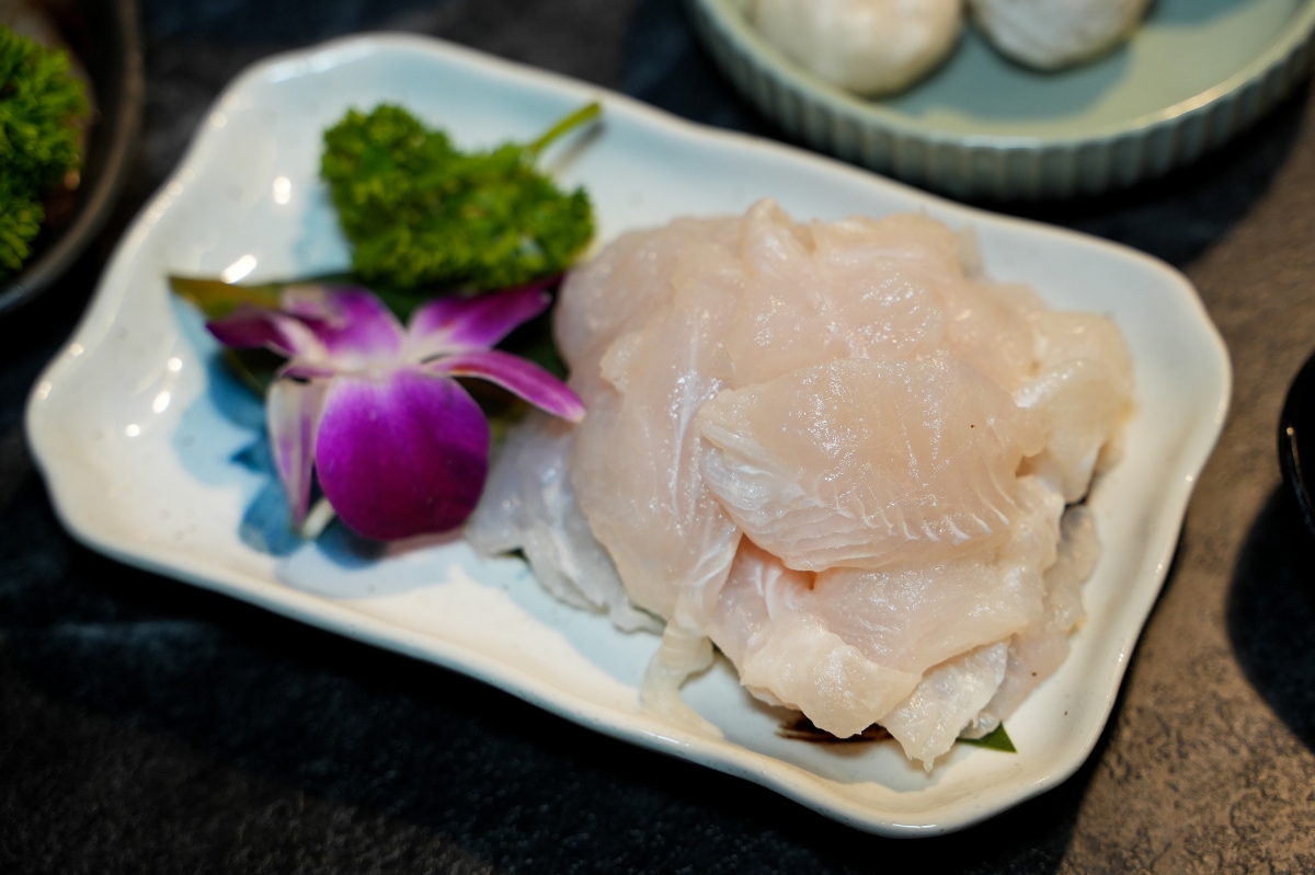 【大稻埕美食】老撈麻辣鍋 x 順天外科醫院・大稻埕店 – 連AI教父黃仁勳都二度光顧的神級麻辣鍋分店新開幕！快來大啖鍋物、拍網美照吧～