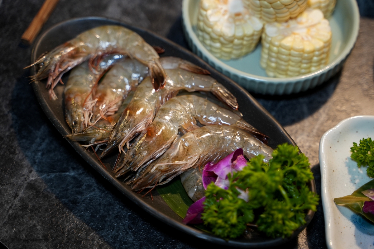 【大稻埕美食】老撈麻辣鍋 x 順天外科醫院・大稻埕店 – 連AI教父黃仁勳都二度光顧的神級麻辣鍋分店新開幕！快來大啖鍋物、拍網美照吧～