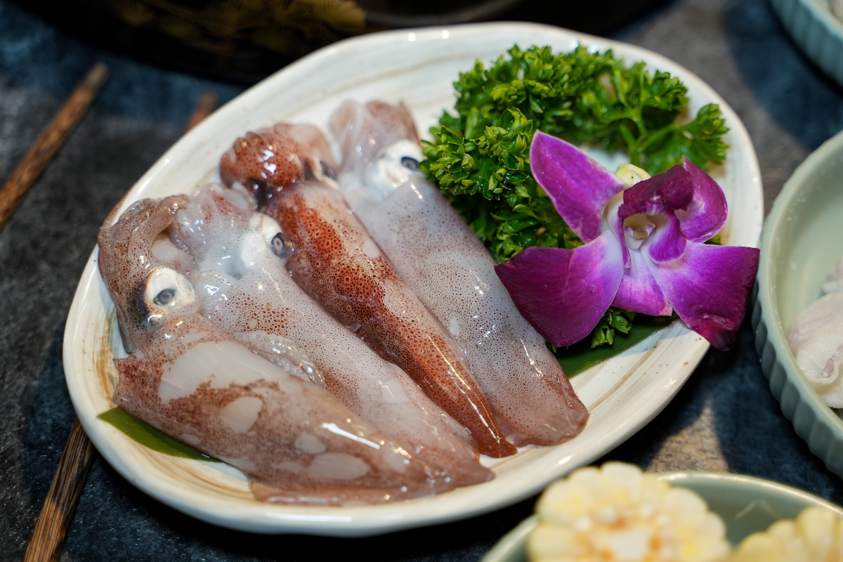 【大稻埕美食】老撈麻辣鍋 x 順天外科醫院・大稻埕店 – 連AI教父黃仁勳都二度光顧的神級麻辣鍋分店新開幕！快來大啖鍋物、拍網美照吧～