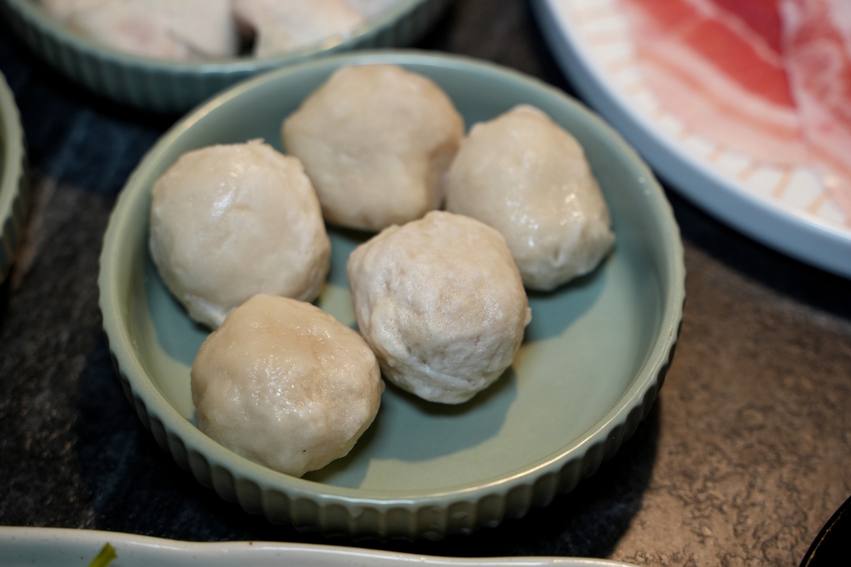 【大稻埕美食】老撈麻辣鍋 x 順天外科醫院・大稻埕店 – 連AI教父黃仁勳都二度光顧的神級麻辣鍋分店新開幕！快來大啖鍋物、拍網美照吧～