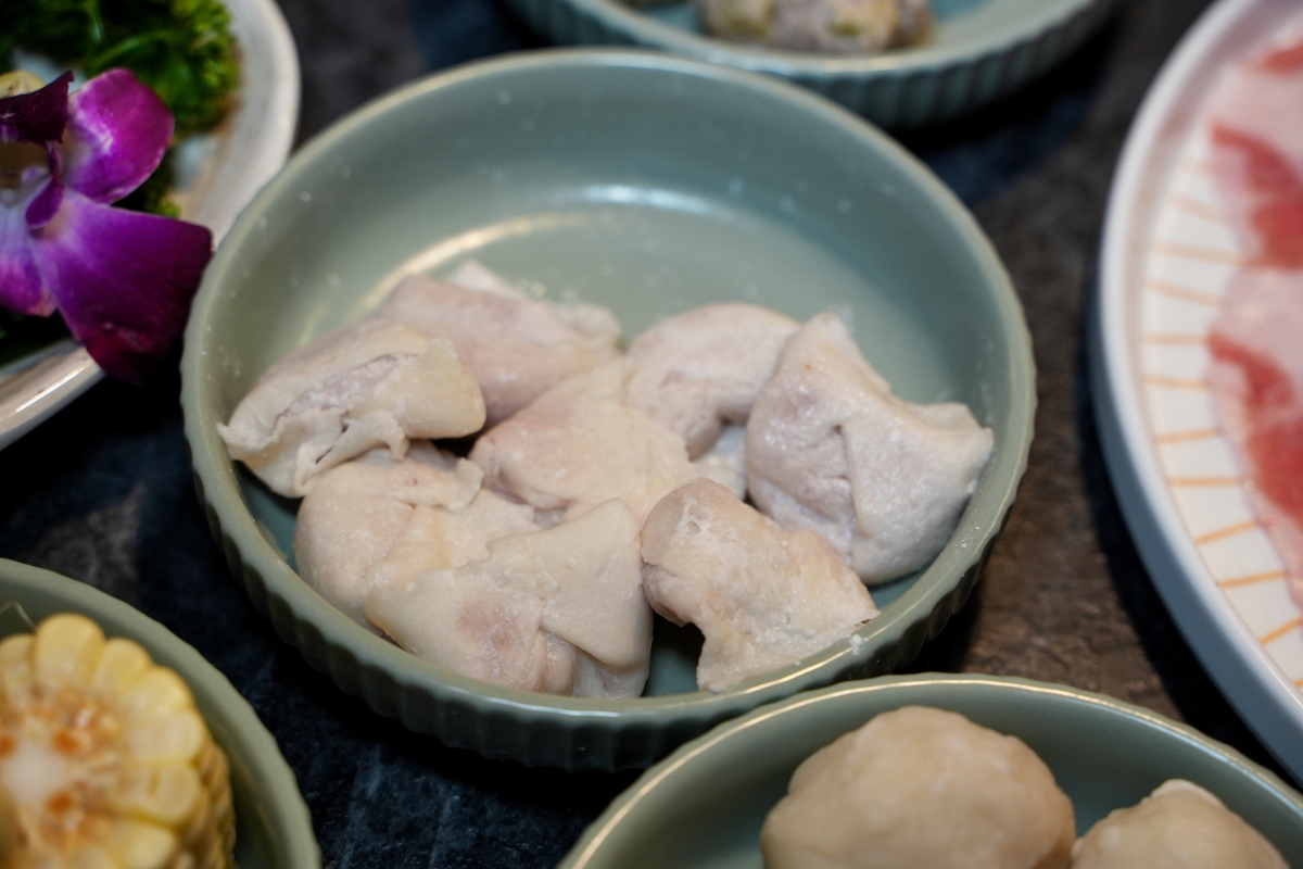 【大稻埕美食】老撈麻辣鍋 x 順天外科醫院・大稻埕店 – 連AI教父黃仁勳都二度光顧的神級麻辣鍋分店新開幕！快來大啖鍋物、拍網美照吧～