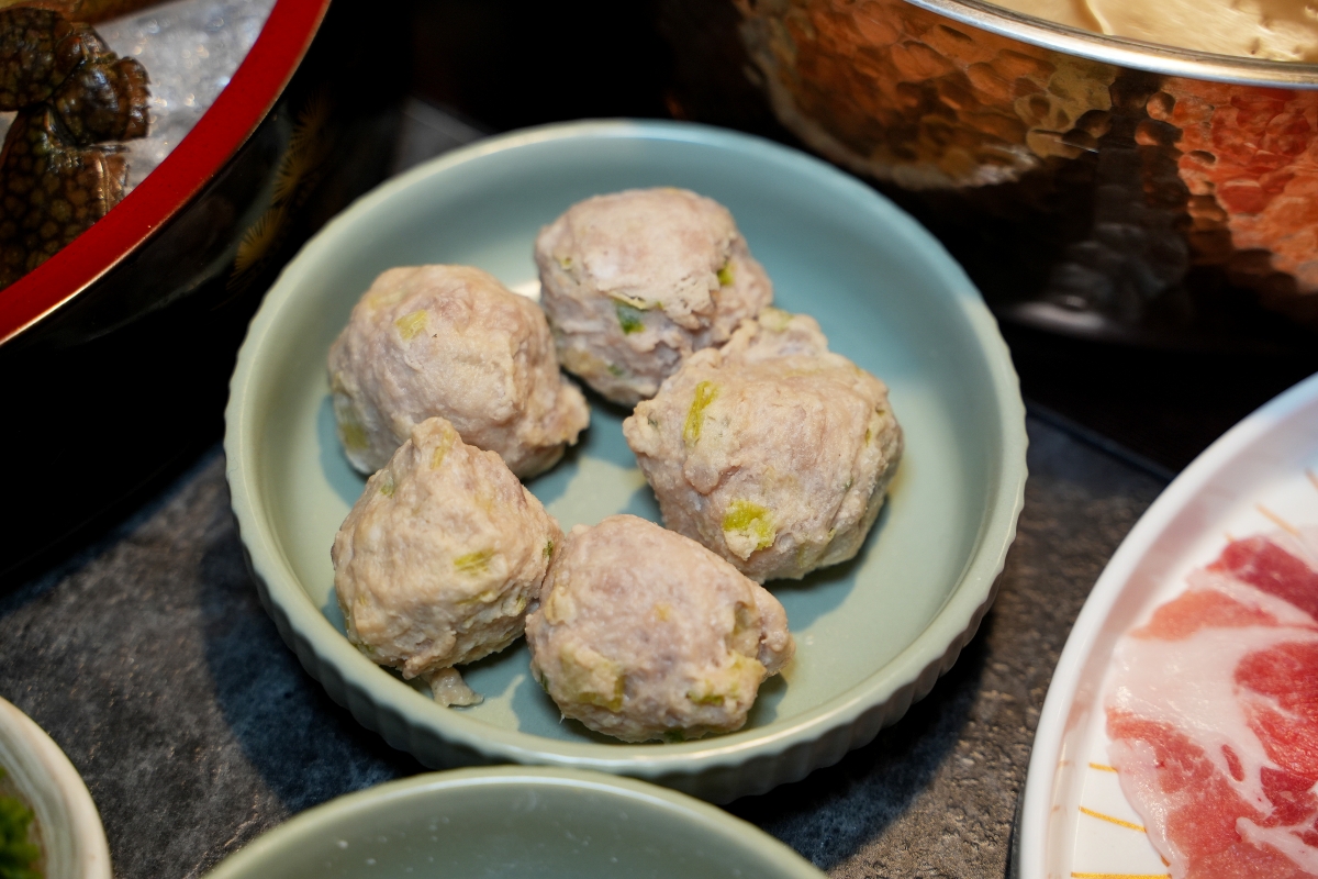 【大稻埕美食】老撈麻辣鍋 x 順天外科醫院・大稻埕店 – 連AI教父黃仁勳都二度光顧的神級麻辣鍋分店新開幕！快來大啖鍋物、拍網美照吧～