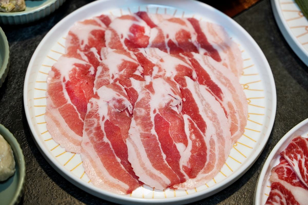 【大稻埕美食】老撈麻辣鍋 x 順天外科醫院・大稻埕店 – 連AI教父黃仁勳都二度光顧的神級麻辣鍋分店新開幕！快來大啖鍋物、拍網美照吧～