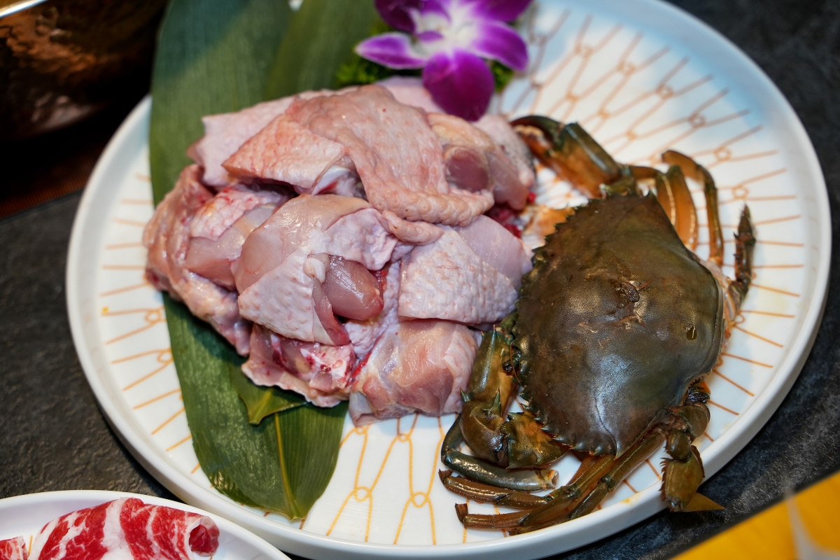 【大稻埕美食】老撈麻辣鍋 x 順天外科醫院・大稻埕店 – 連AI教父黃仁勳都二度光顧的神級麻辣鍋分店新開幕！快來大啖鍋物、拍網美照吧～