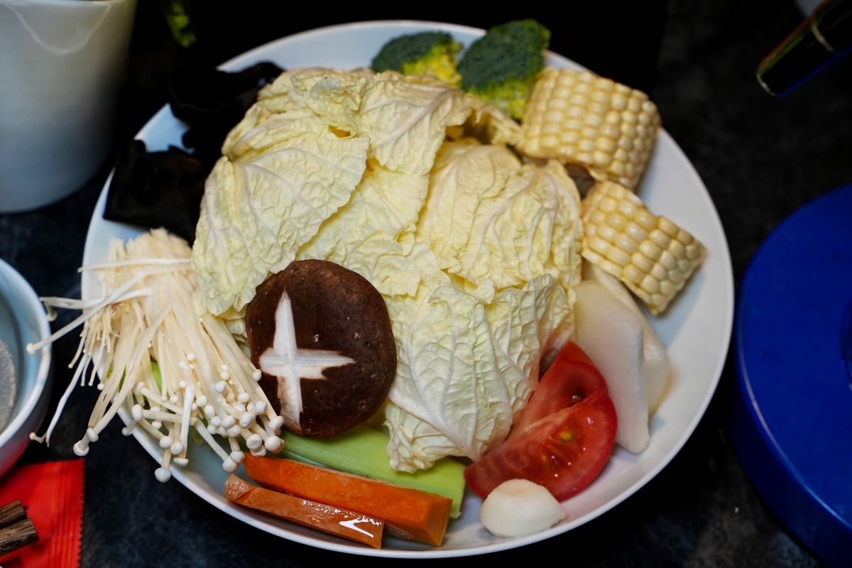 【大稻埕美食】老撈麻辣鍋 x 順天外科醫院・大稻埕店 – 連AI教父黃仁勳都二度光顧的神級麻辣鍋分店新開幕！快來大啖鍋物、拍網美照吧～