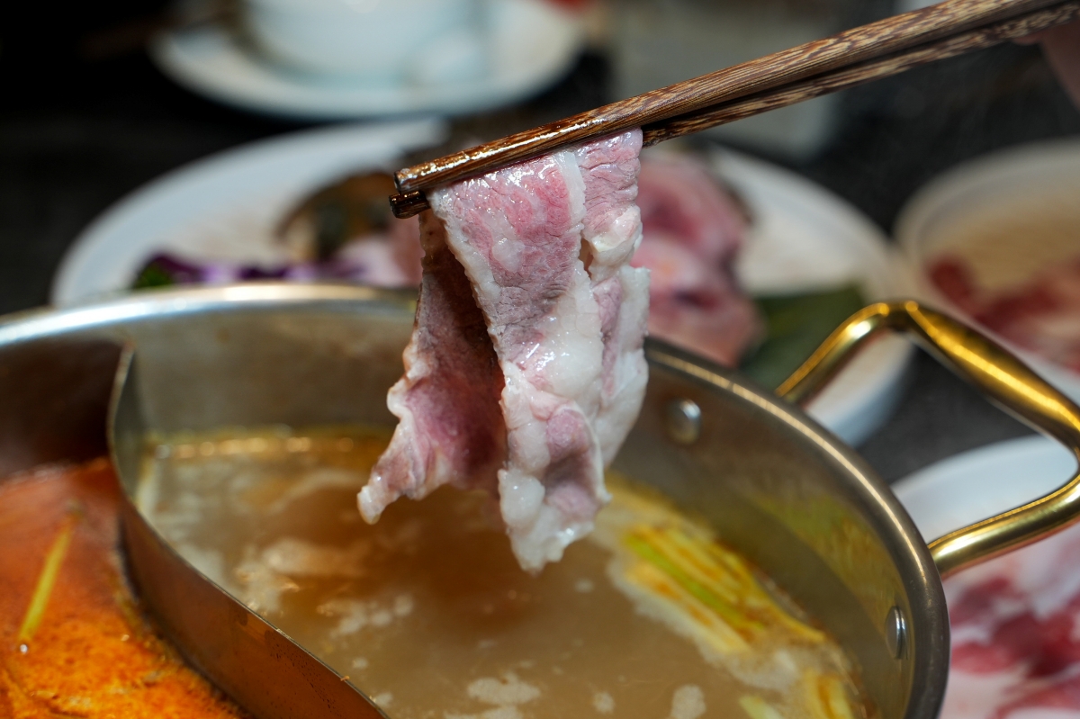 【大稻埕美食】老撈麻辣鍋 x 順天外科醫院・大稻埕店 – 連AI教父黃仁勳都二度光顧的神級麻辣鍋分店新開幕！快來大啖鍋物、拍網美照吧～